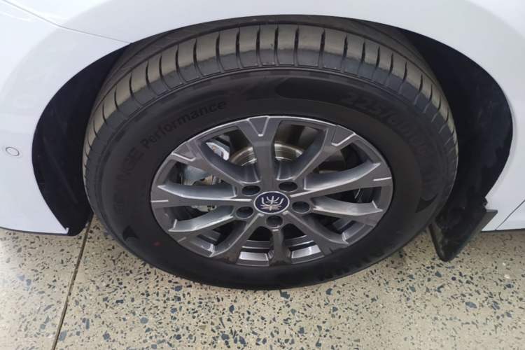 Used BYD Qin L 2025 DM-i Smart Drive 80KM Leading Model Left Front Wheel Hub