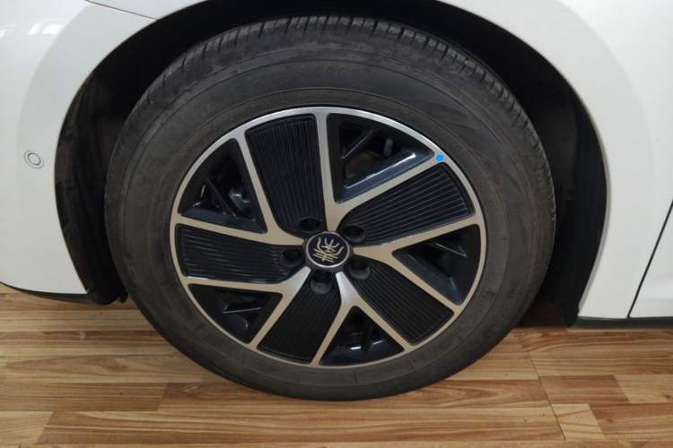 Used BYD Qin L 2025 DM-i Smart Drive 80KM Superior Model Left Front Wheel Hub