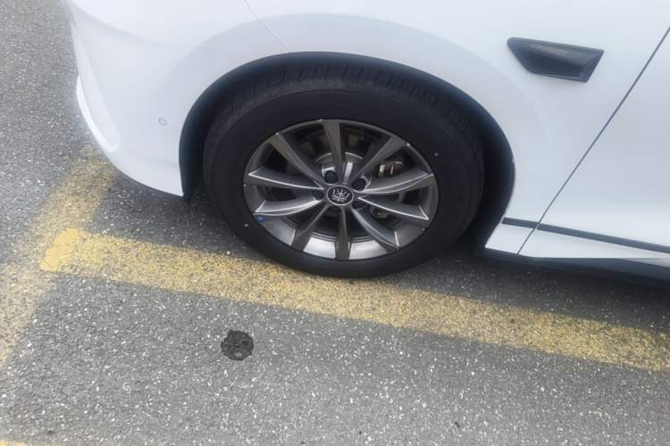 Used BYD Qin L 2025 EV 470KM Leading Edition Left Front Wheel Hub