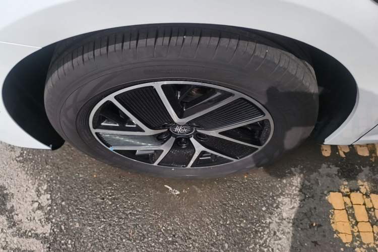 Used BYD Qin L 2025 DM-i Smart Drive 120KM Leading Model Left Front Wheel Hub