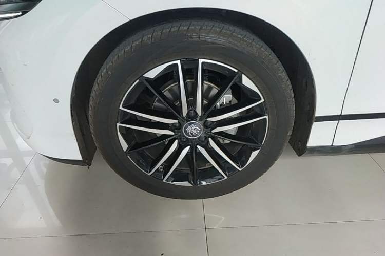 Used BYD Qin L 2025 EV 545KM Excellence Edition Left Front Wheel Hub