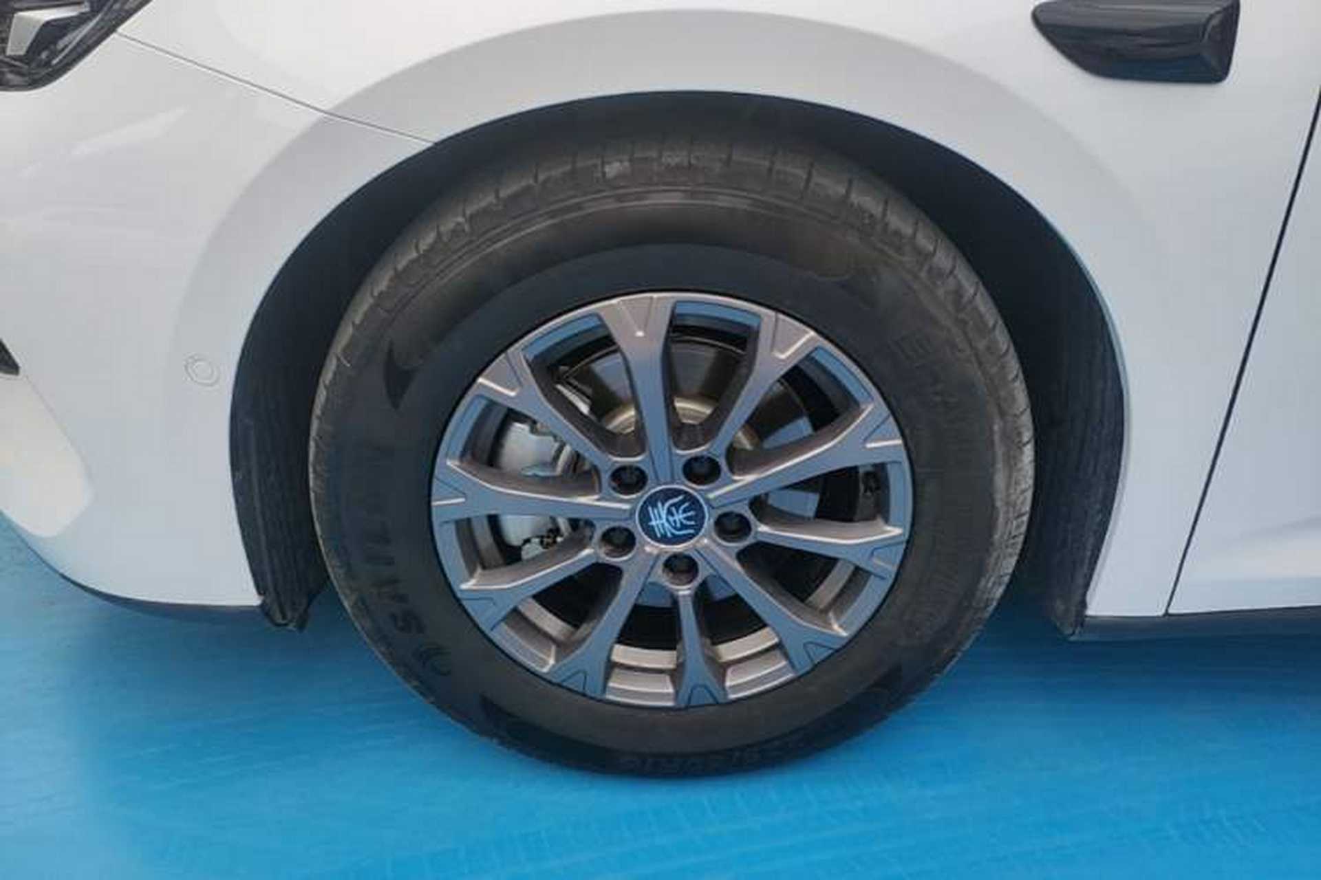 Used BYD Qin L 2025 DM-i Smart Drive 80KM Leading Model Left Front Wheel Hub