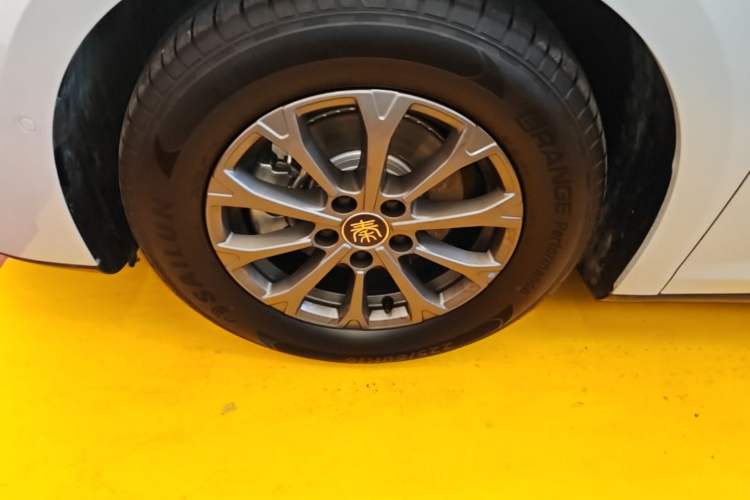Used BYD Qin L 2025 DM-i Smart Drive 80KM Leading Model Left Front Wheel Hub