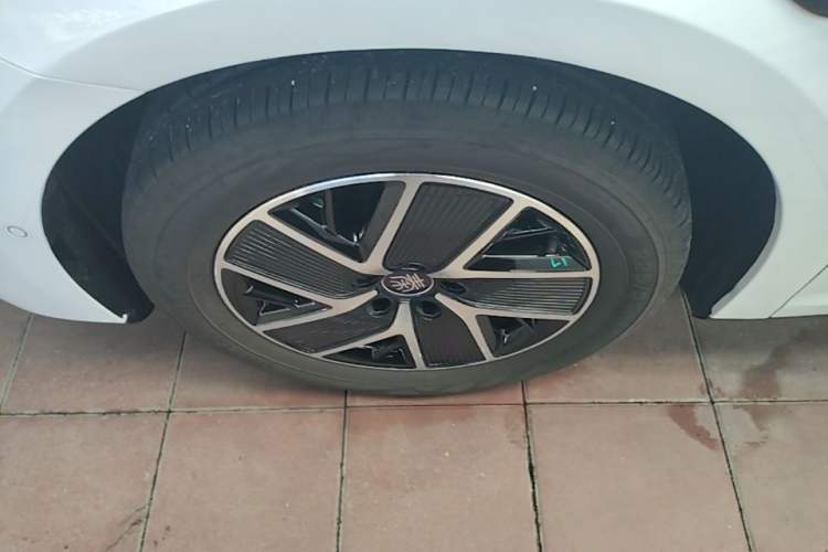 Used BYD Qin L 2025 DM-i Smart Drive 120KM Leading Model Left Front Wheel Hub