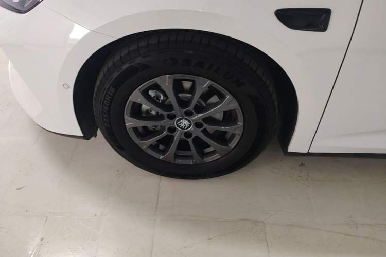 Used BYD Qin L 2025 DM-i Smart Drive 80KM Leading Model Left Front Wheel Hub