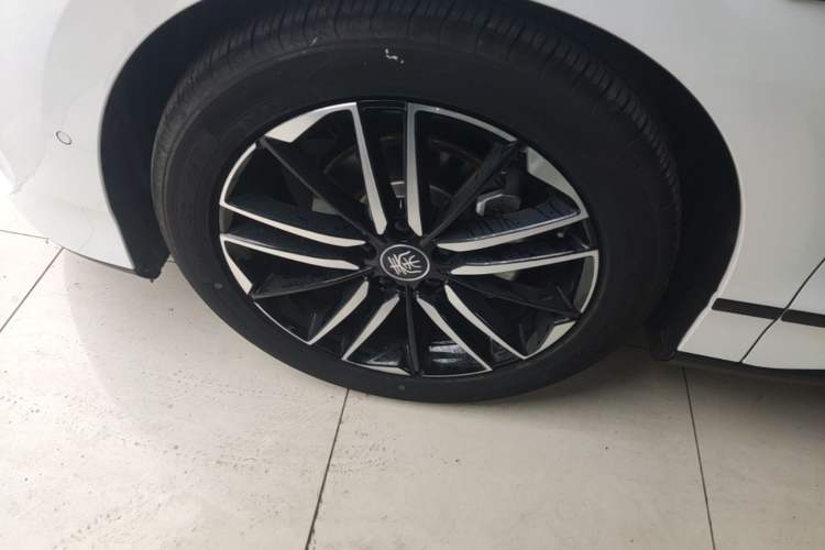 Used BYD Qin L 2025 EV 545KM Excellence Edition Left Front Wheel Hub