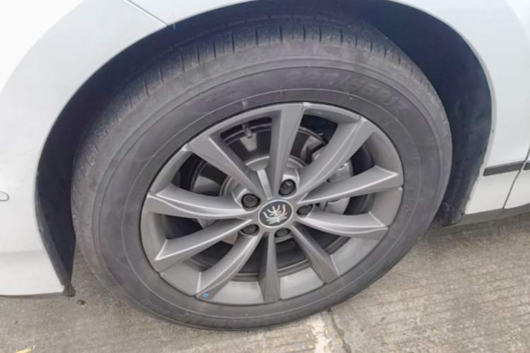 Used BYD Qin L 2025 EV 470KM Leading Edition Left Front Wheel Hub