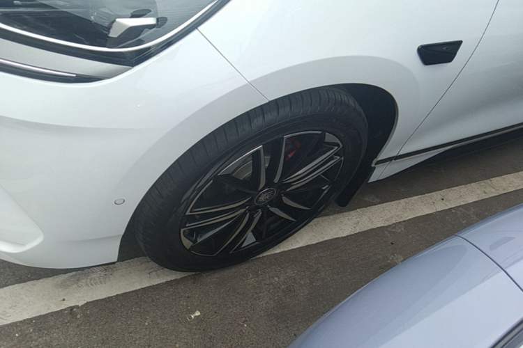 Used BYD Qin L 2025 EV 545KM Cloud Suspension Edition Left Front Wheel Hub