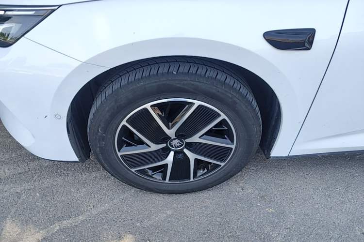 Used BYD Qin L 2025 DM-i Smart Drive 120KM Superior Model Left Front Wheel Hub