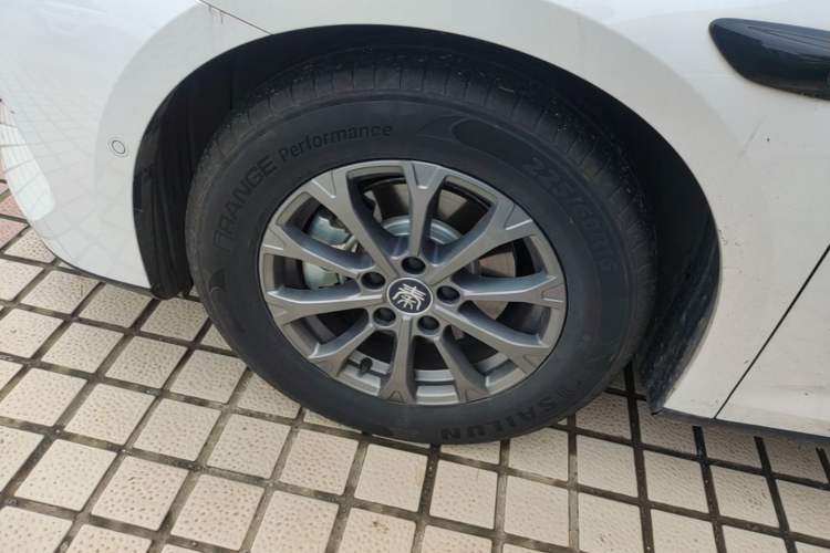 Used BYD Qin L 2025 DM-i Smart Drive 80KM Leading Model Left Front Wheel Hub