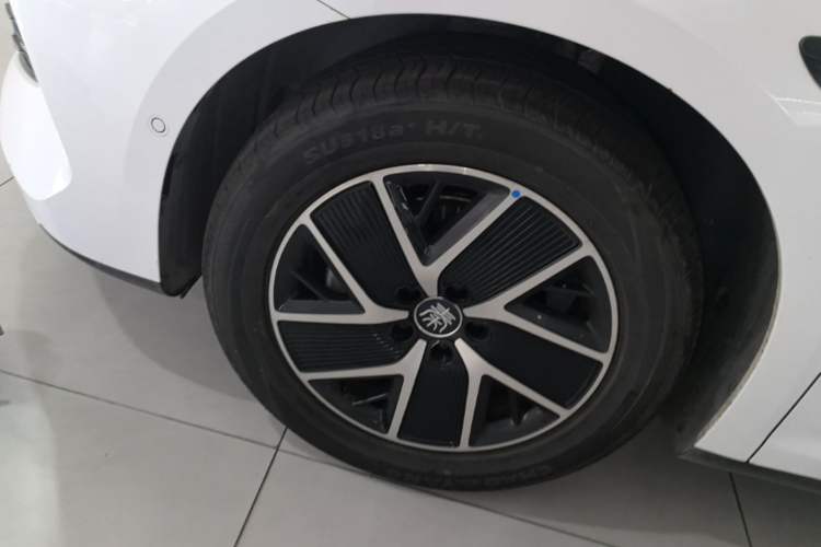 Used BYD Qin L 2025 DM-i Smart Drive 120KM Superior Model Left Front Wheel Hub