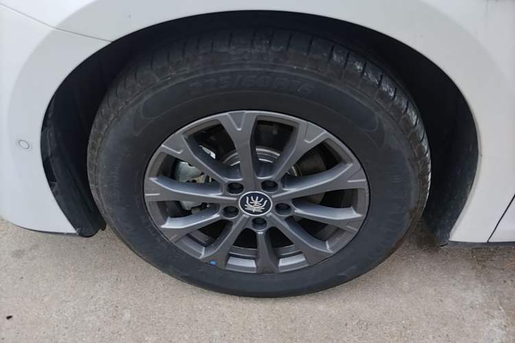 Used BYD Qin L 2025 DM-i Smart Drive 80KM Leading Model Left Front Wheel Hub