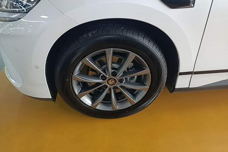 Used BYD Qin L 2025 EV 545KM Beyond Version Left Front Wheel Hub