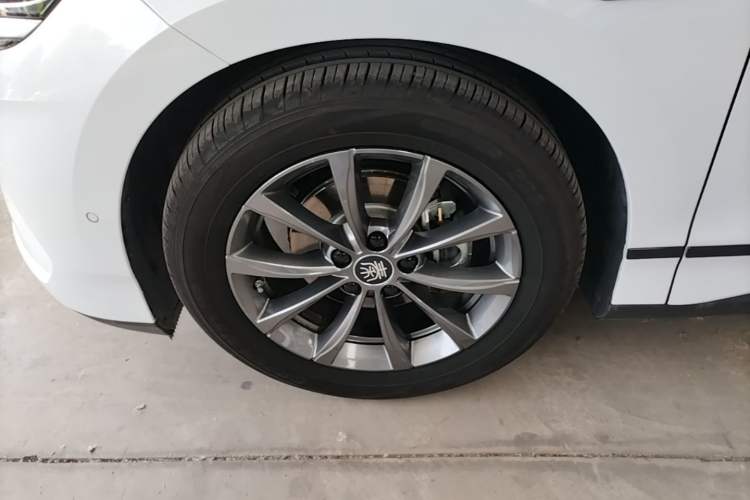 Used BYD Qin L 2025 EV 470KM Leading Edition Left Front Wheel Hub