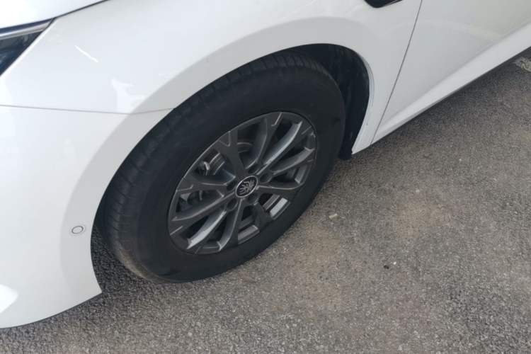 Used BYD Qin L 2025 DM-i Smart Drive 80KM Leading Model Left Front Wheel Hub