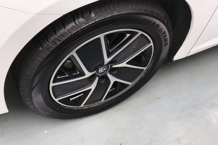 Used BYD Qin L 2025 DM-i Smart Drive 120KM Superior Model Left Front Wheel Hub