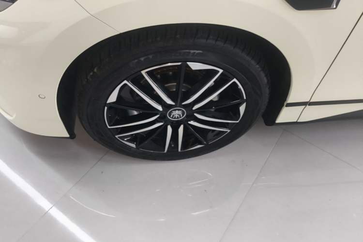 Used BYD Qin L 2025 EV 545KM Excellence Edition Left Front Wheel Hub