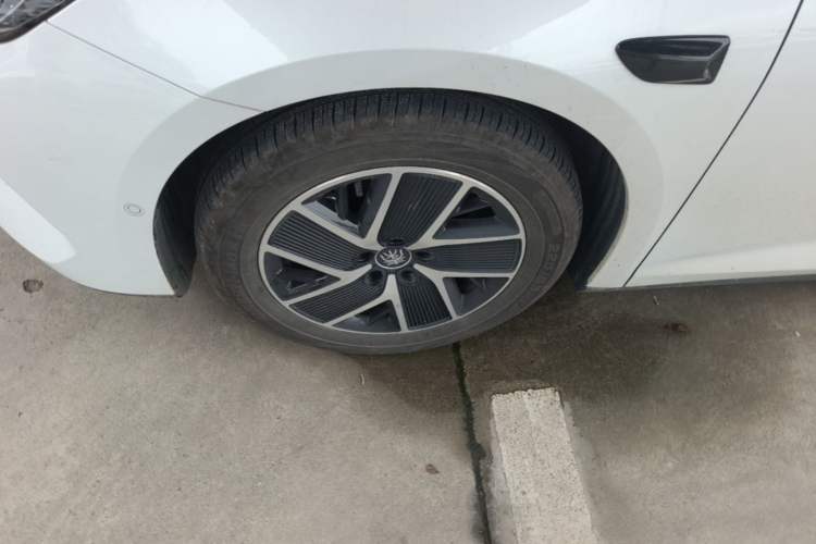 Used BYD Qin L 2025 DM-i Smart Drive 80KM Superior Model Left Front Wheel Hub