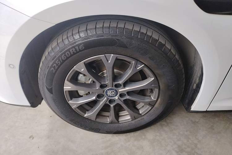 Used BYD Qin L 2025 DM-i Smart Drive 80KM Leading Model Left Front Wheel Hub
