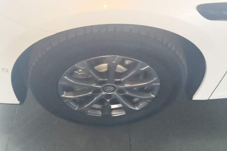 Used BYD Qin L 2025 DM-i Smart Drive 80KM Leading Model Left Front Wheel Hub