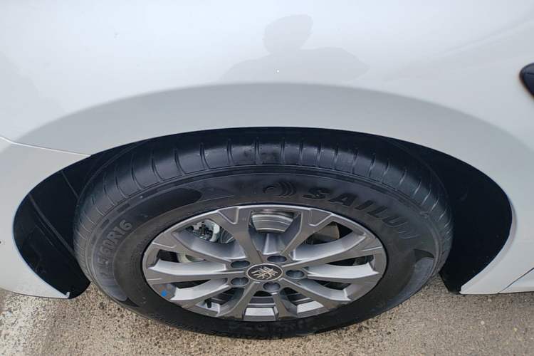 Used BYD Qin L 2025 DM-i Smart Drive 80KM Leading Model Left Front Wheel Hub
