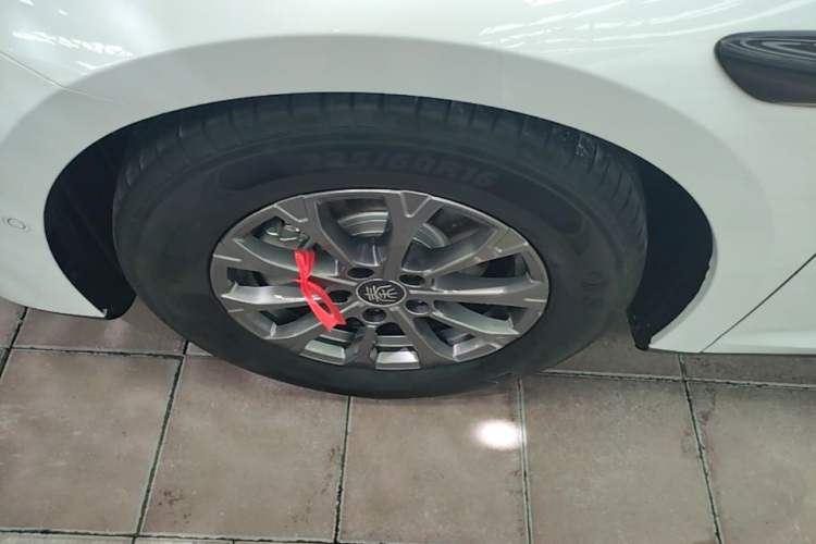 Used BYD Qin L 2025 DM-i Smart Drive 80KM Leading Model Left Front Wheel Hub
