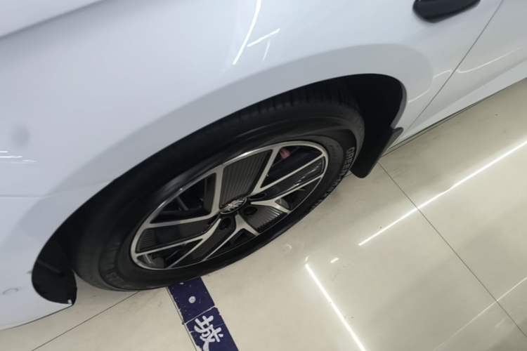 Used BYD Qin L 2025 DM-i Smart Drive 120KM Leading Model Left Front Wheel Hub
