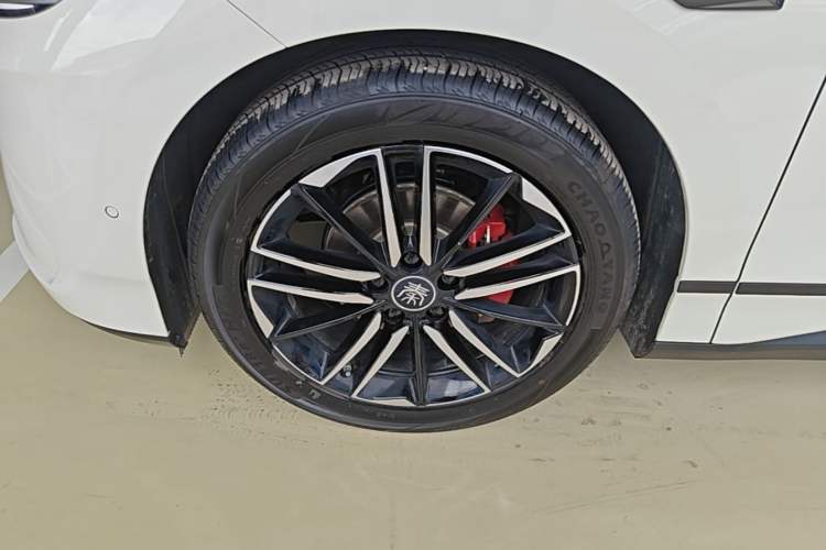 Used BYD Qin L 2025 EV 545KM Cloud Suspension Edition Left Front Wheel Hub