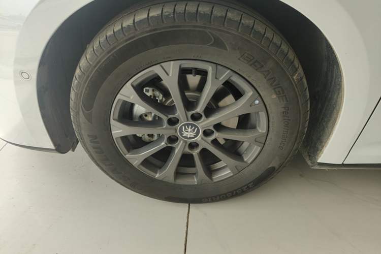 Used BYD Qin L 2025 DM-i Smart Drive 80KM Leading Model Left Front Wheel Hub