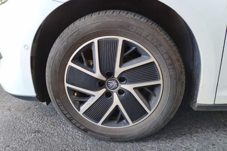 Used BYD Qin L 2025 DM-i Smart Drive 120KM Leading Model Left Front Wheel Hub