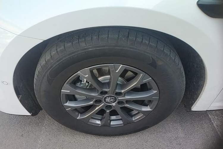 Used BYD Qin L 2025 DM-i Smart Drive 80KM Leading Model Left Front Wheel Hub