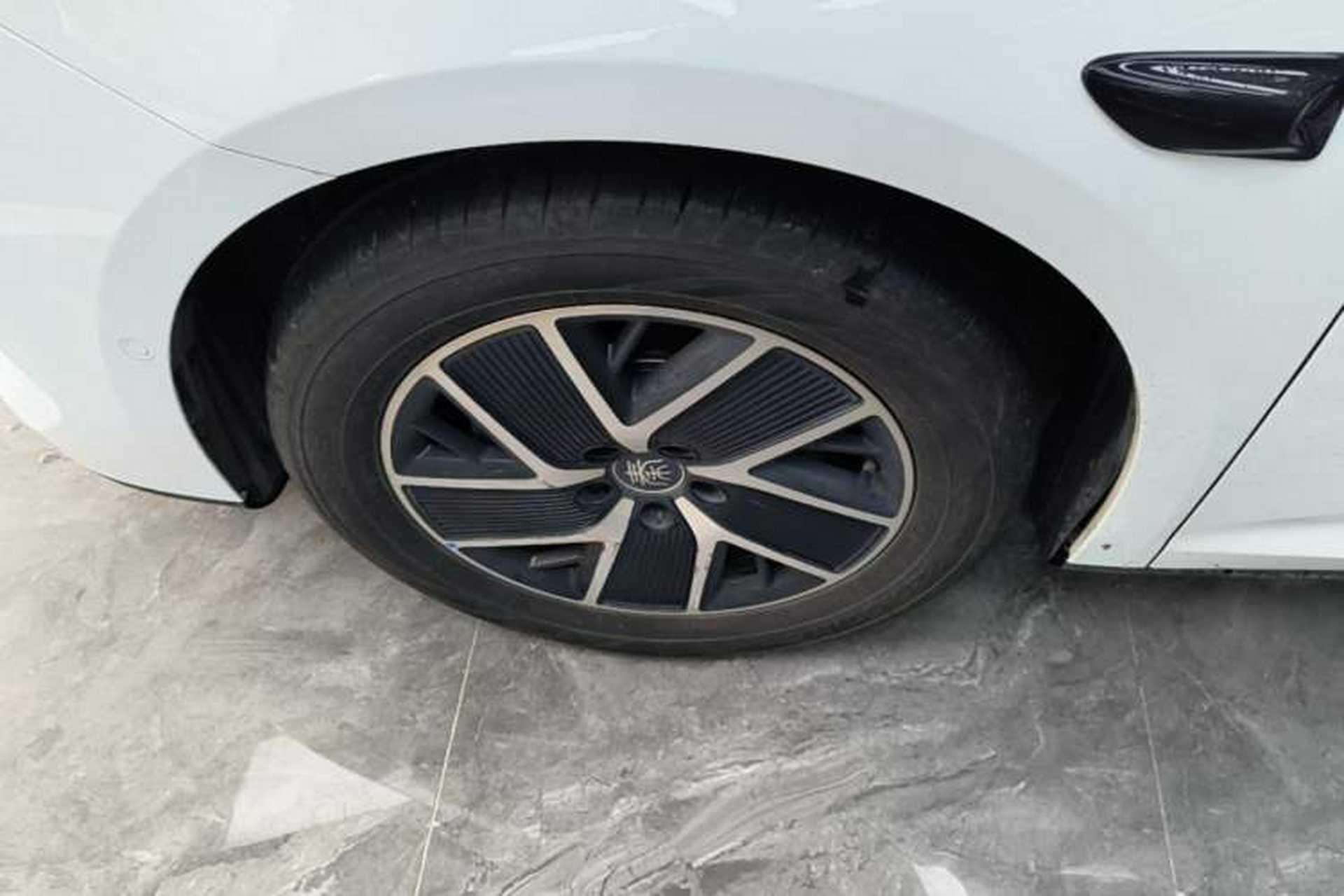 Used BYD Qin L 2025 DM-i Smart Drive 120KM Superior Model Left Front Wheel Hub