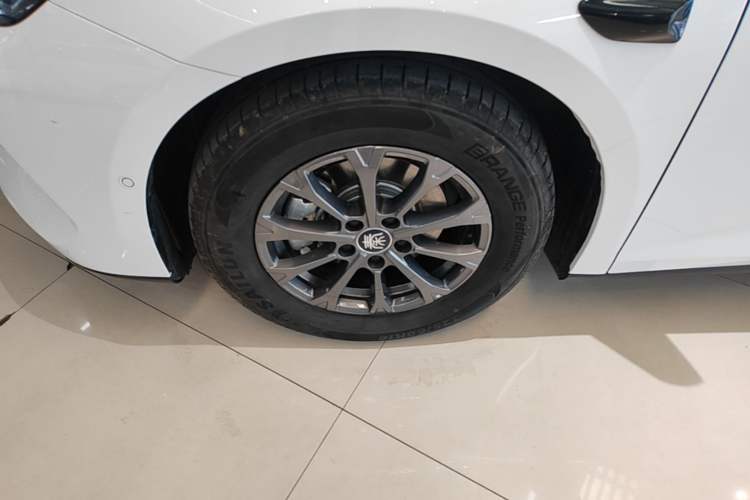Used BYD Qin L 2025 DM-i Smart Drive 80KM Leading Model Left Front Wheel Hub