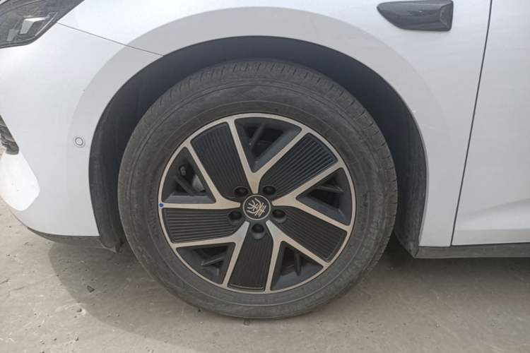 Used BYD Qin L 2025 DM-i Smart Drive 120KM Superior Model Left Front Wheel Hub