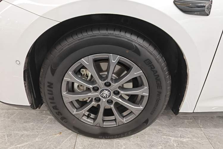Used BYD Qin L 2025 DM-i Smart Drive 80KM Leading Model Left Front Wheel Hub