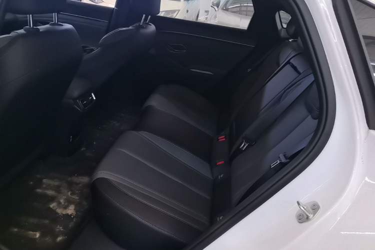 Used BYD Qin L 2025 DM-i Smart Drive 120KM Superior Model Left Rear Seat