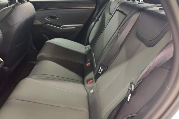 Used BYD Qin L 2025 DM-i Smart Drive 120KM Superior Model Left Rear Seat