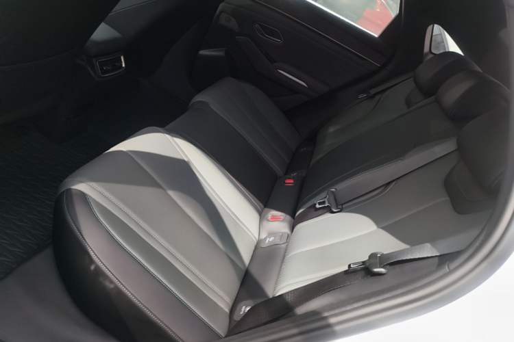 Used BYD Qin L 2025 DM-i Smart Drive 120KM Leading Model Left Rear Seat