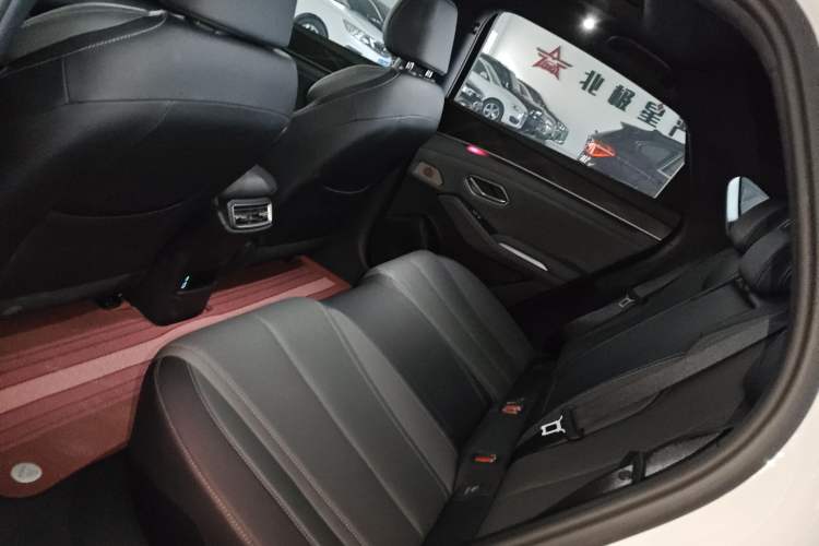 Used BYD Qin L 2025 DM-i Smart Drive 120KM Superior Model Left Rear Seat