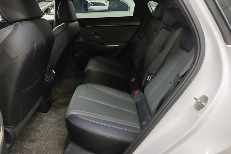 Used BYD Qin L 2025 DM-i Smart Drive 120KM Superior Model Left Rear Seat