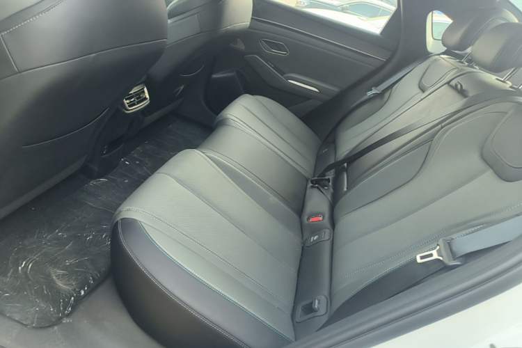 Used BYD Qin L 2025 DM-i Smart Drive 120KM Superior Model Left Rear Seat