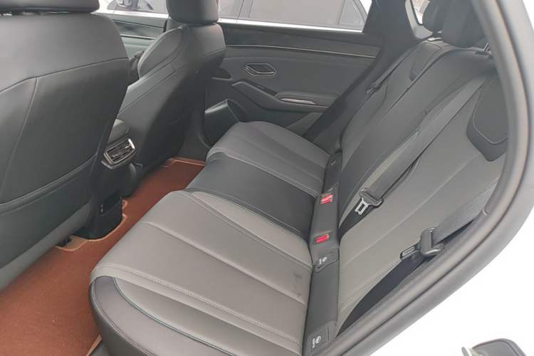 Used BYD Qin L 2025 DM-i Smart Drive 80KM Leading Model Left Rear Seat