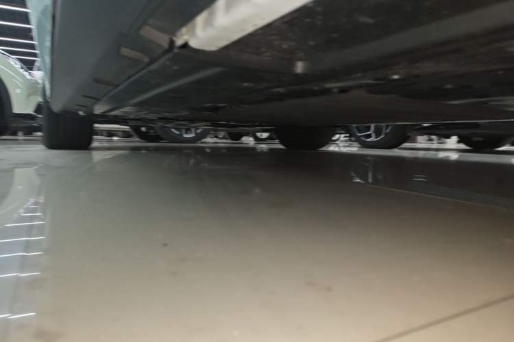 Used BYD Qin L 2025 DM-i Smart Drive 120KM Superior Model Left Side Sill