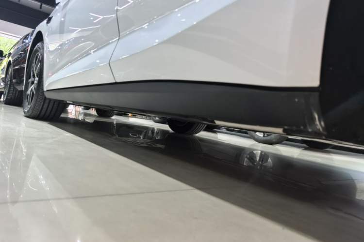 Used BYD Qin L 2025 DM-i Smart Drive 120KM Superior Model Left Side Sill