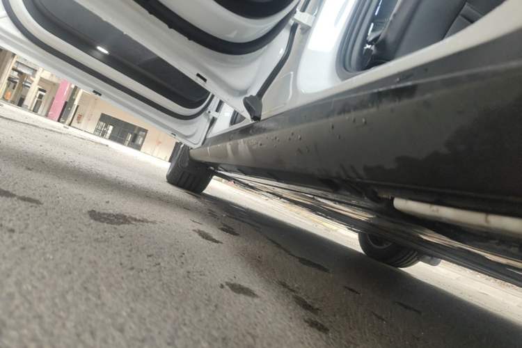 Used BYD Qin L 2025 DM-i Smart Drive 120KM Superior Model Left Side Sill