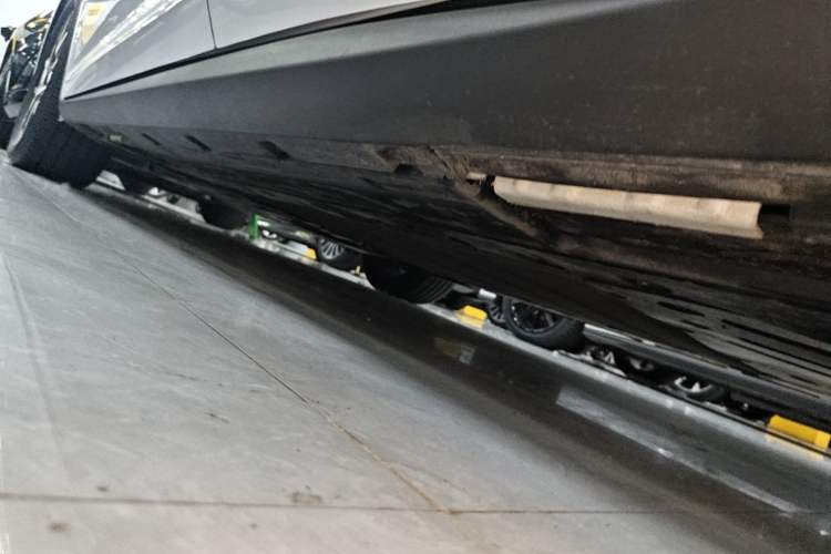 Used BYD Qin L 2025 DM-i Smart Drive 120KM Superior Model Left Side Sill