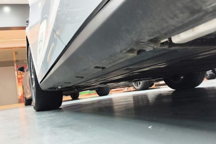 Used BYD Qin L 2025 DM-i Smart Drive 120KM Superior Model Left Side Sill