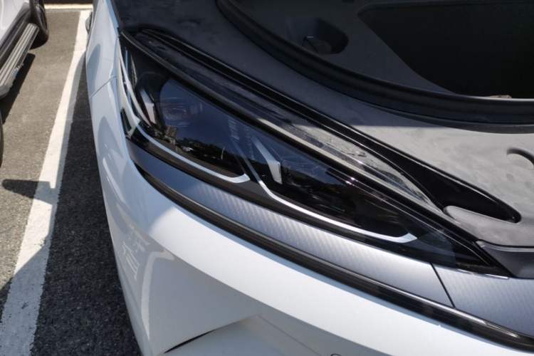 Used BYD Qin L 2025 EV 545KM Beyond Version Right Front Headlight