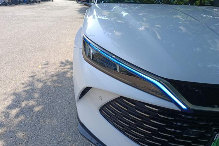 Used BYD Qin L 2025 DM-i Smart Drive 120KM Leading Model Right Front Headlight