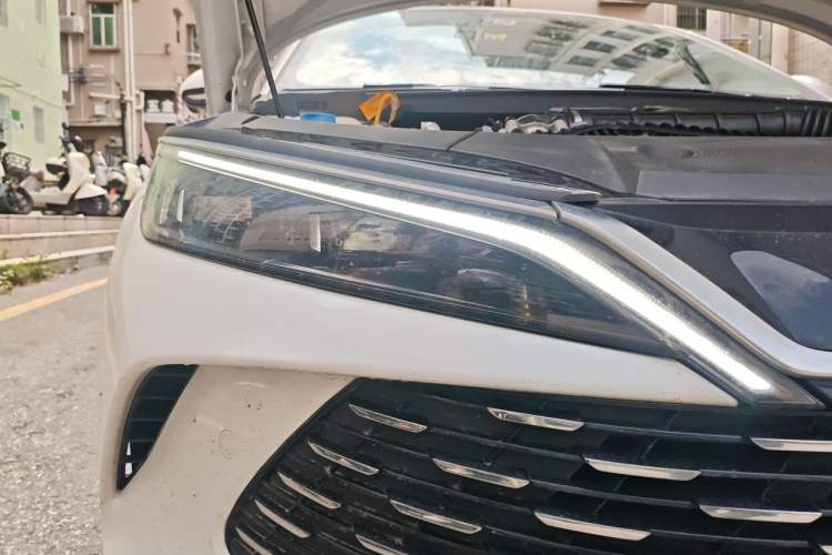 Used BYD Qin L 2025 DM-i Smart Drive 80KM Leading Model Right Front Headlight